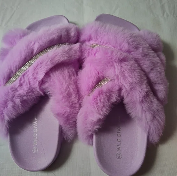 Ladies Slippers - Picture 3 of 3